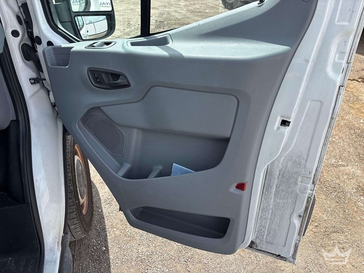 2016-ford-transit-image-23