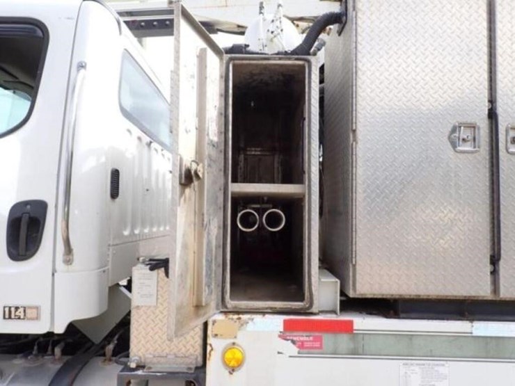 2015-freightliner-114sd-image-41