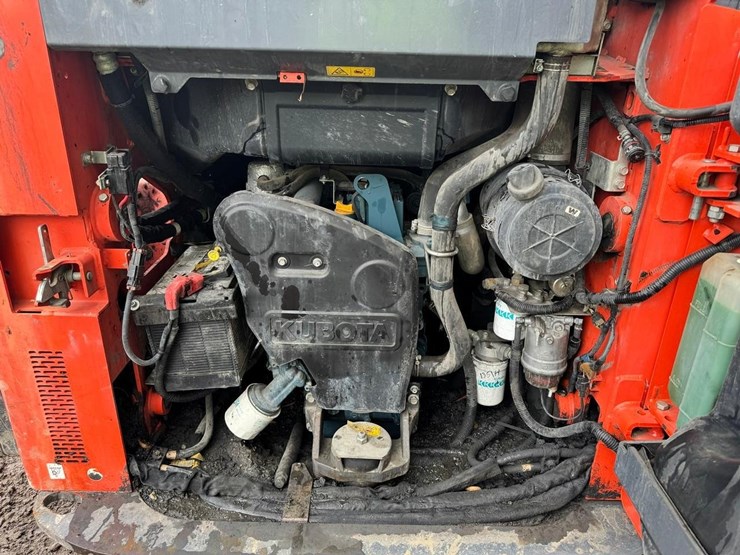 2016-kubota-ssv75-image-14
