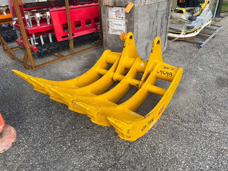 caterpillar-320-image-3
