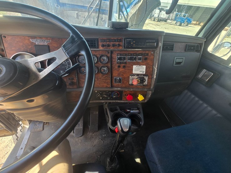 2001-kenworth-t800-image-52