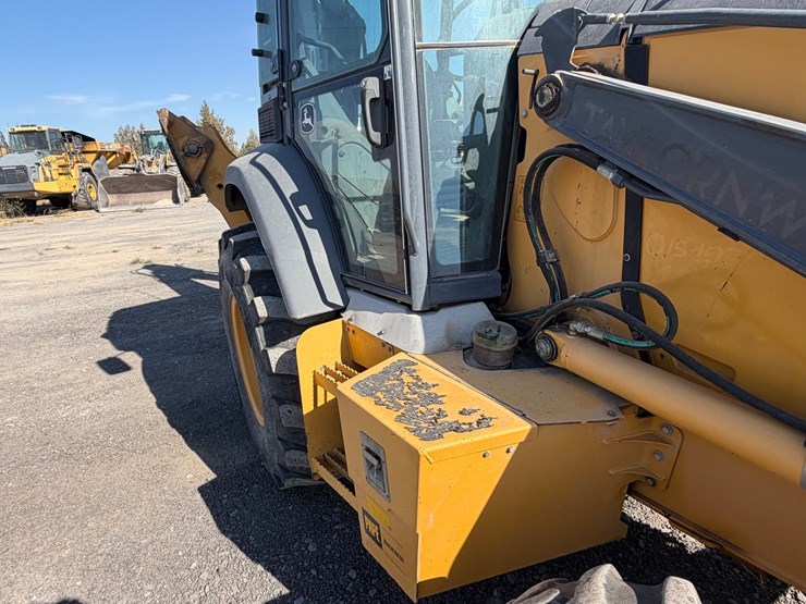 2017-deere-410l-image-10