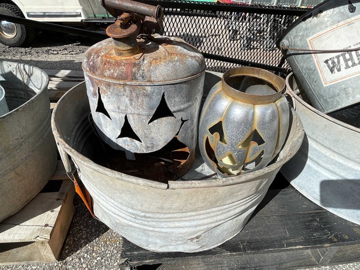 #4095-•-galvanized-wash-tubs-and-decorations-(04)-image-6