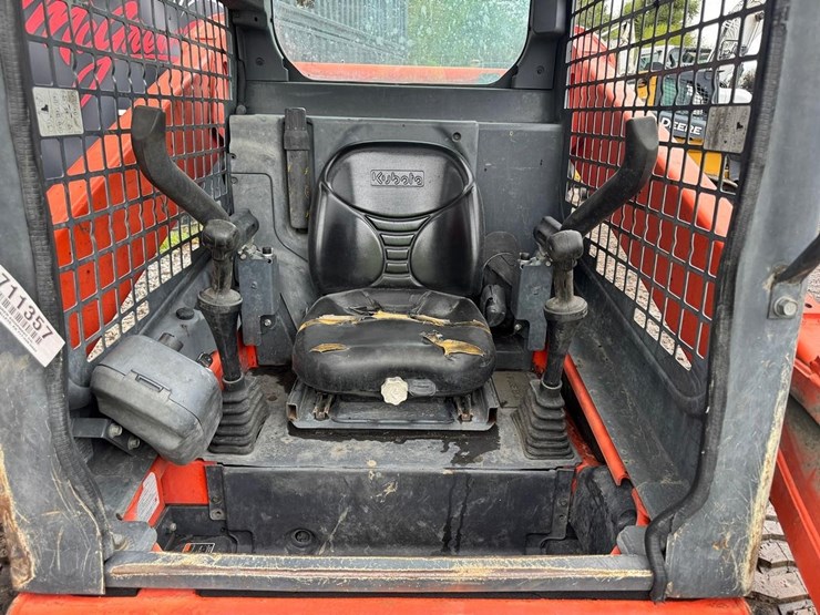 2016-kubota-ssv75-image-16