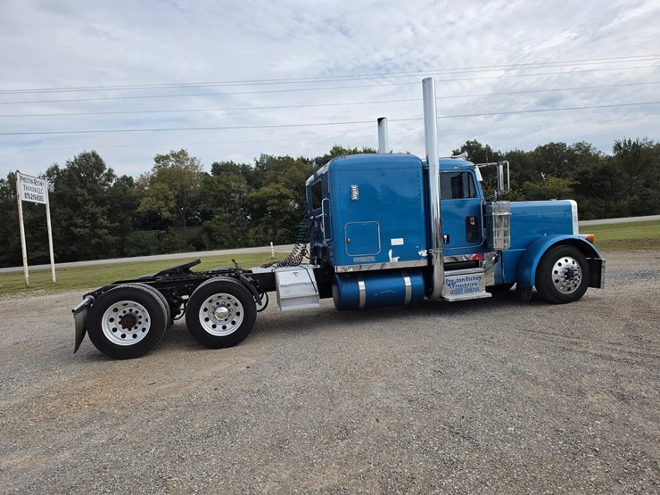 2005-peterbilt-379-image-19
