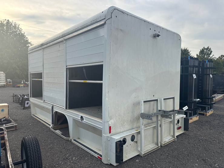 #6072-•-mickey-14'-service-bed-image-1