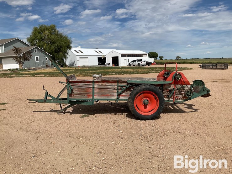 new-idea-m-12a-manure-spreader-image-4