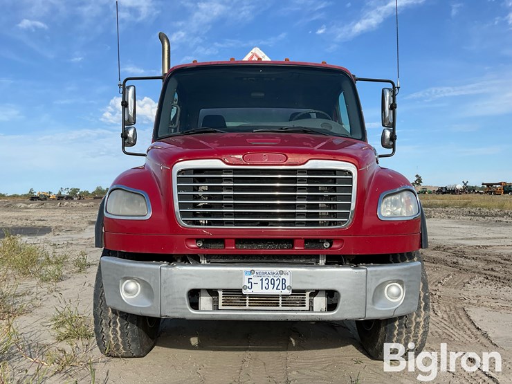2013-freightliner-m2-106-image-2