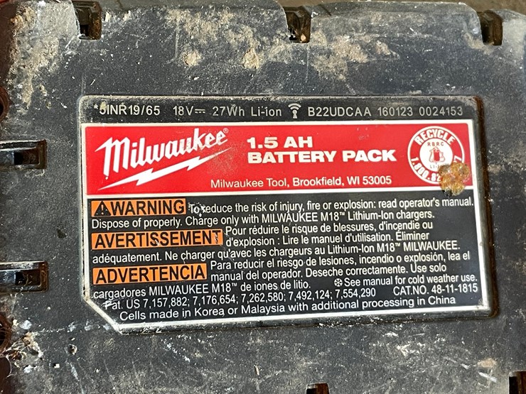 #5512-•-(3)-milwaukee-18v-batteries-and-charger-image-29