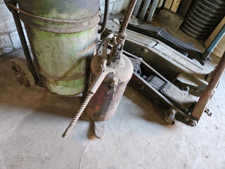 #8766-•-oil/grease-pumps-image-5
