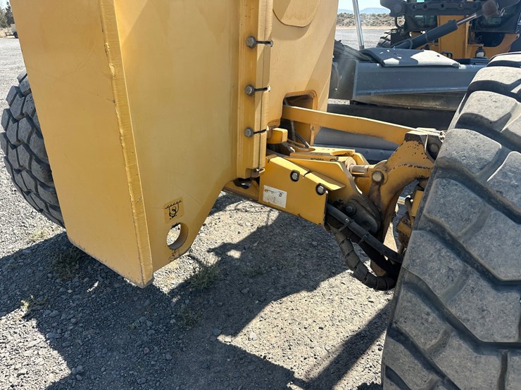 2013-deere-872gp-image-9