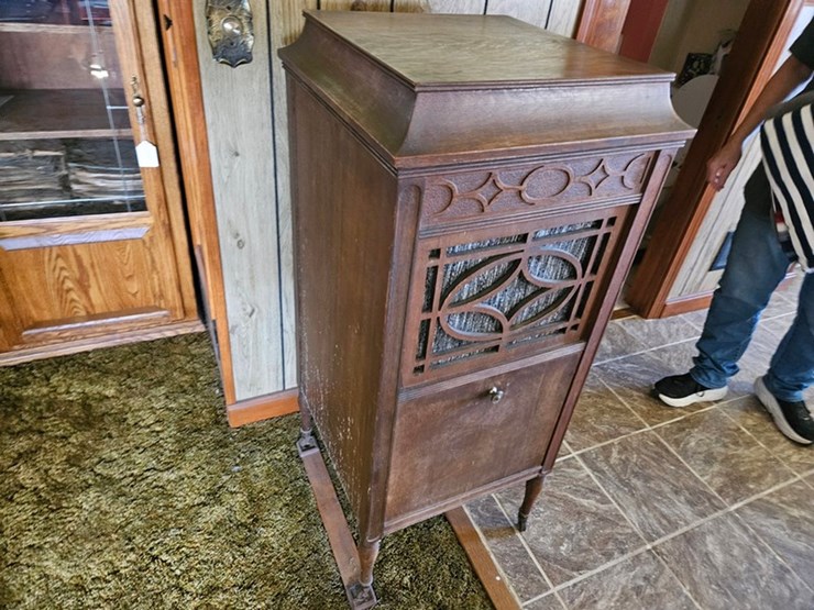 #8001-•-live-on-the-ground-house-hold-items-image-6