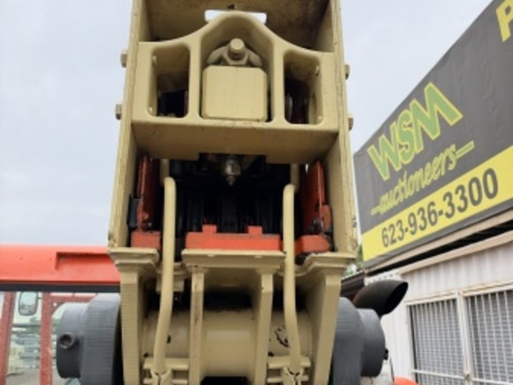 2012-jlg-g9-43a-image-26