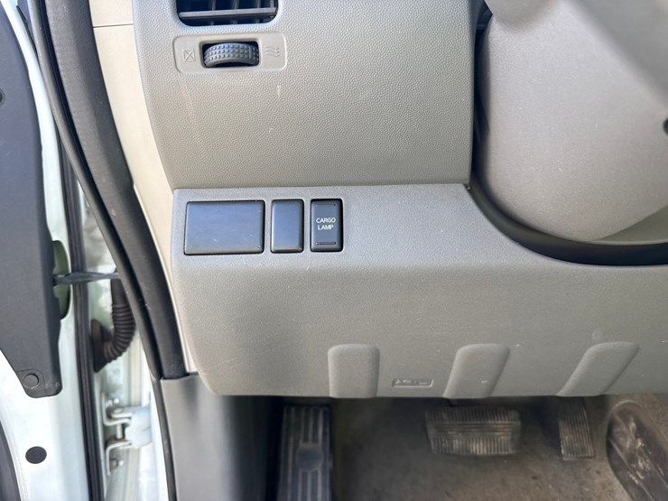 #1389-•-2017-nissan-pickup-truck-image-34