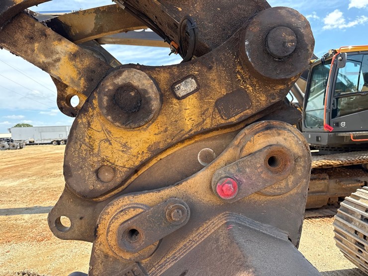 2012-caterpillar-c13-image-14