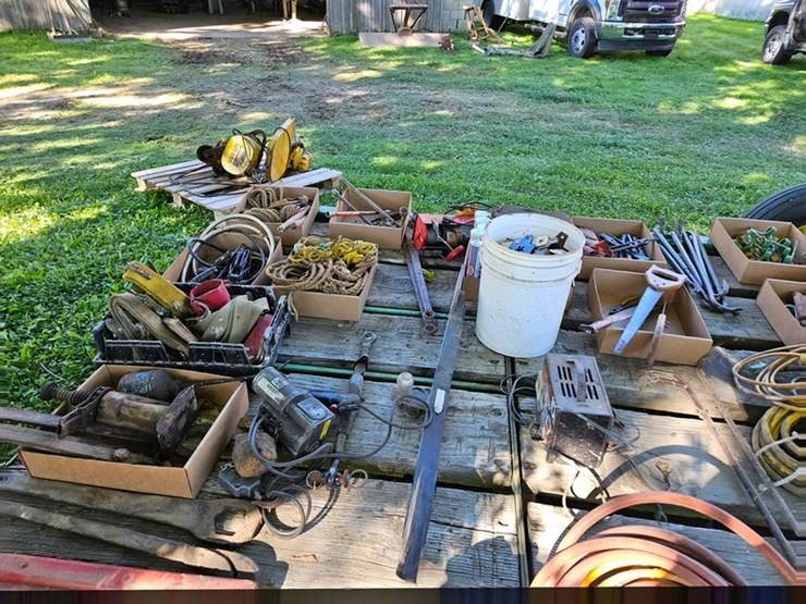 #8000-•-live-on-the-ground-only-items-image-36