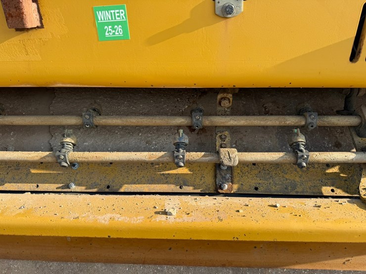 2015-caterpillar-cb66b-image-45