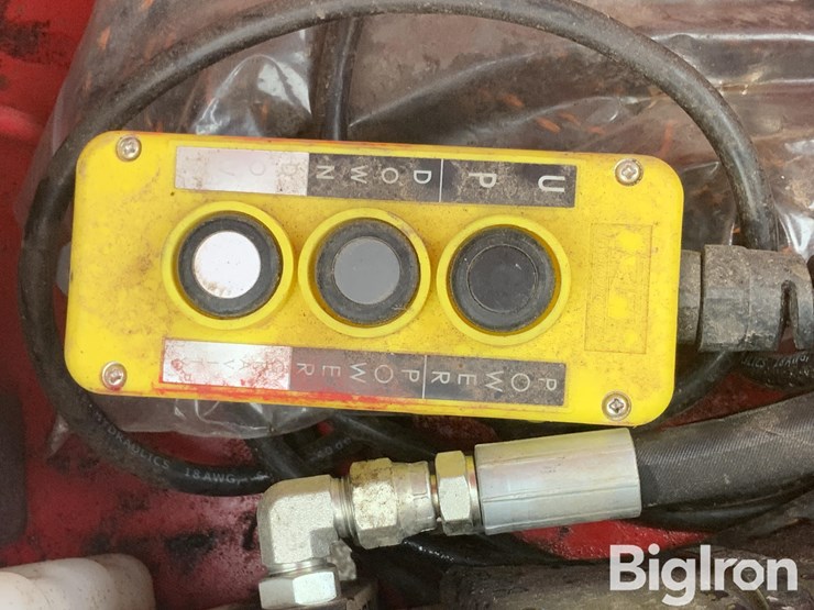 2025-massey-ferguson-730-image-16