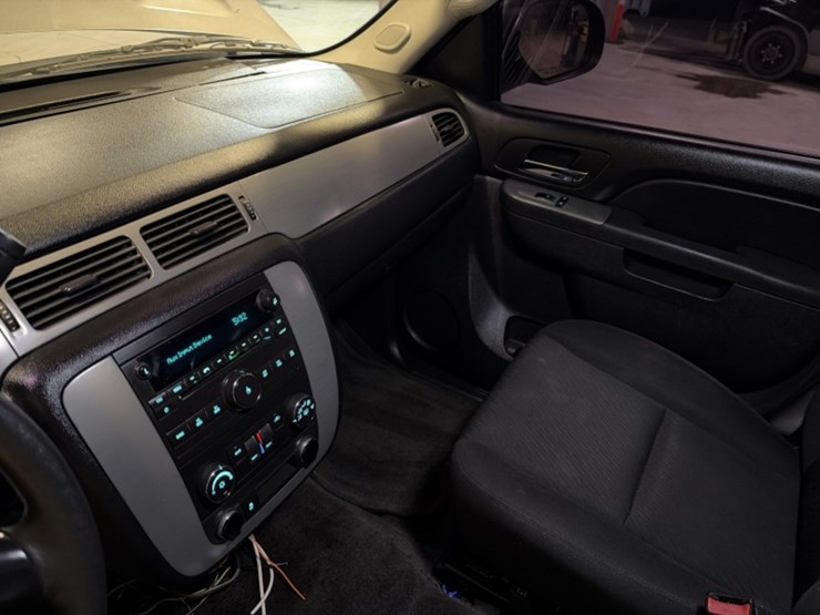 2012-chevrolet-tahoe-image-19