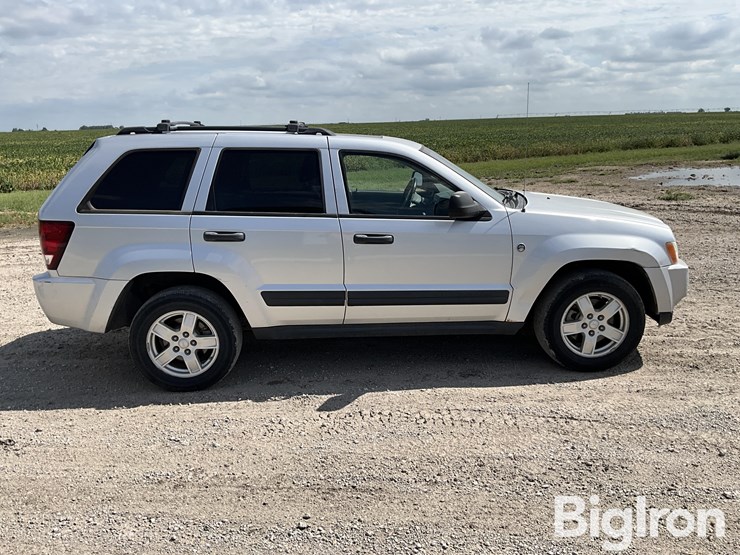 2005-jeep-grand-cherokee-laredo-image-4