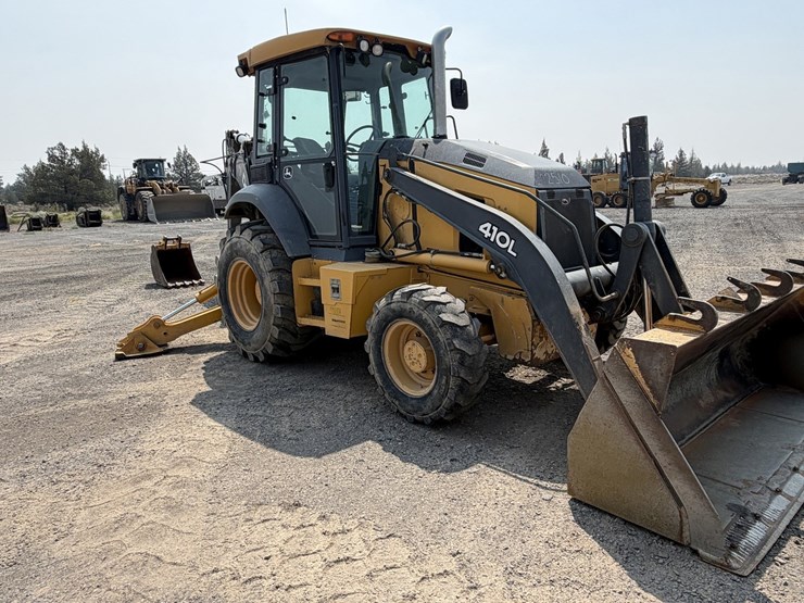 2016-deere-410l-image-4