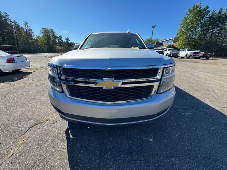 2017-chevrolet-suburban-image-7
