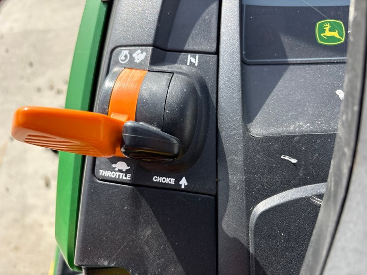 john-deere-x300-image-12