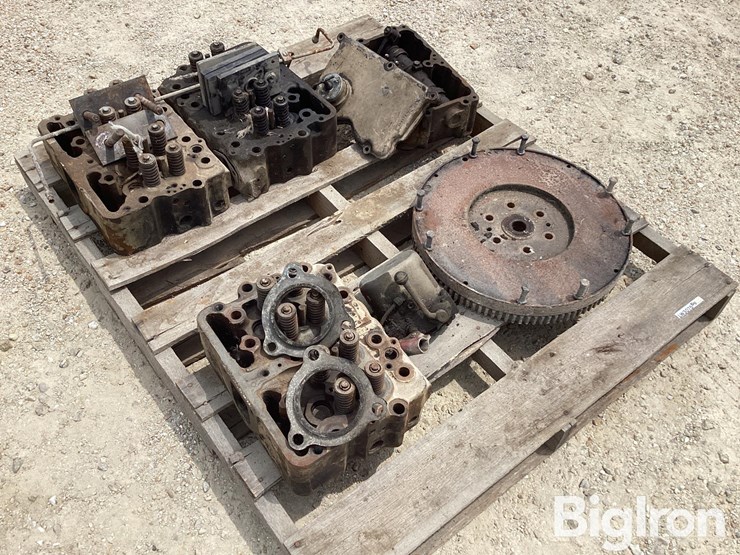 cummins-big-cam-heads,-15.5"-fly-wheel,-cab-jack,-rocker-box-w/-cover-image-3