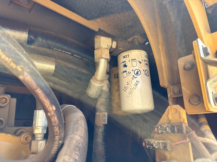 2019-caterpillar-352f-image-67