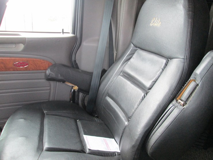 2006-peterbilt-379-image-33