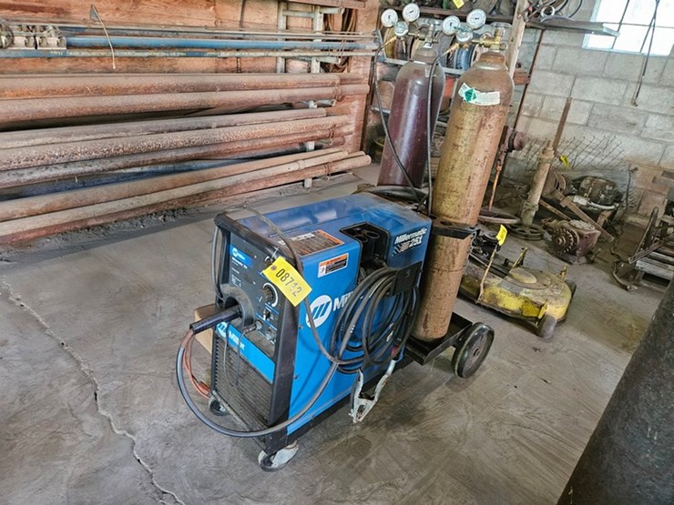#8712-•-miller-millermatic-251-welder-image-5