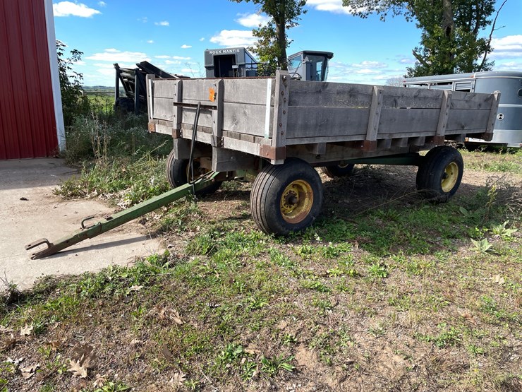 #1610-•-hydraulic-dump-wagon-on-john-deere-running-gear-image-1