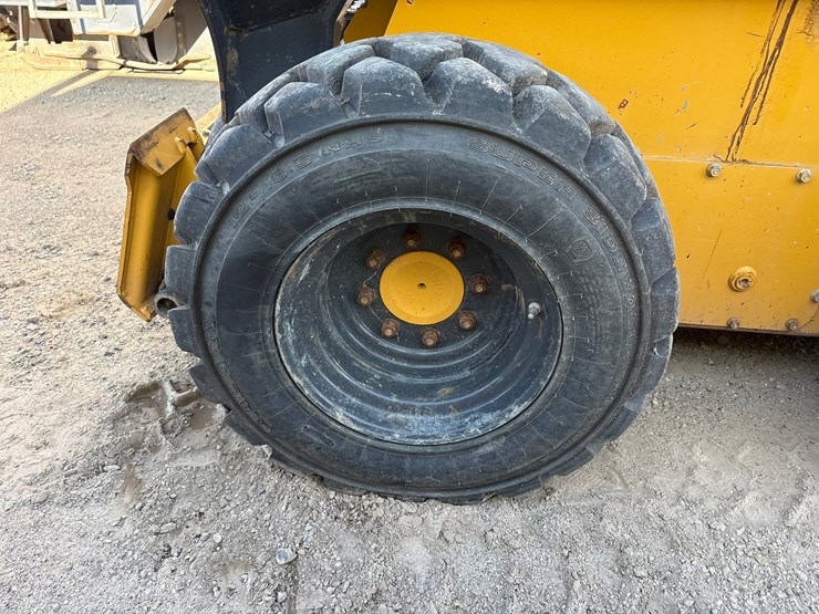 2021-deere-330g-image-49