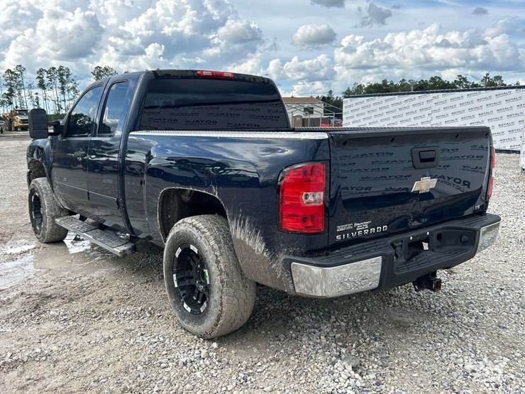 2011-chevrolet-silverado-1500-image-4