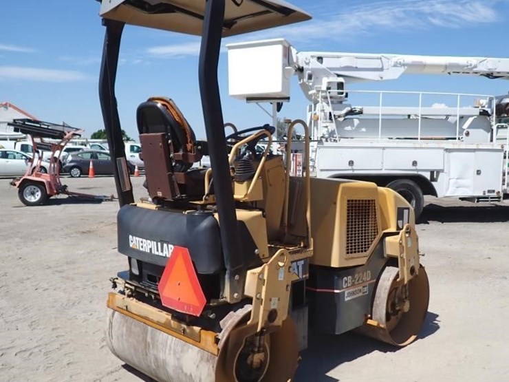 2002-caterpillar-cb-224d-image-3