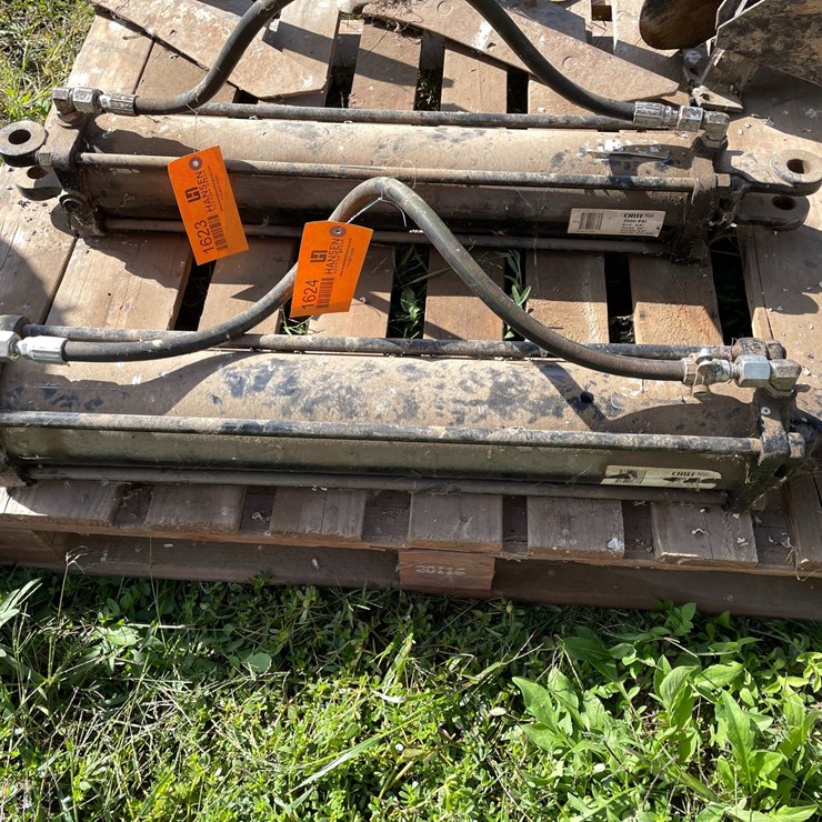 #1624 • Chief 3,000 Psi Hydraulic Cylinder