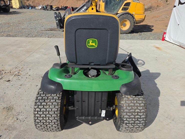 2013-john-deere-d130-image-4