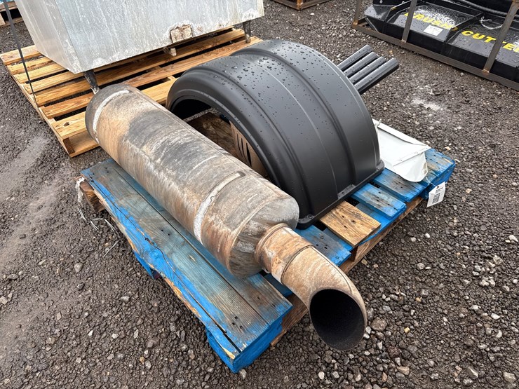 #6024-•-pallet-of-peterbilt-visor,-exhaust-muffler,-image-3