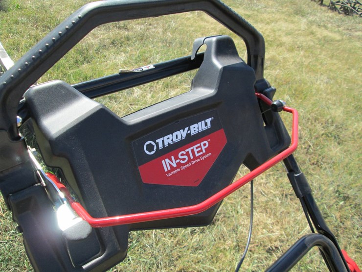 #50186-•-unused-troy-bilt-self-propelled-mower-with-leaf-bag-12abw3t6766-28"-tbwc28-1c27pk50023-inv#50186-image-4