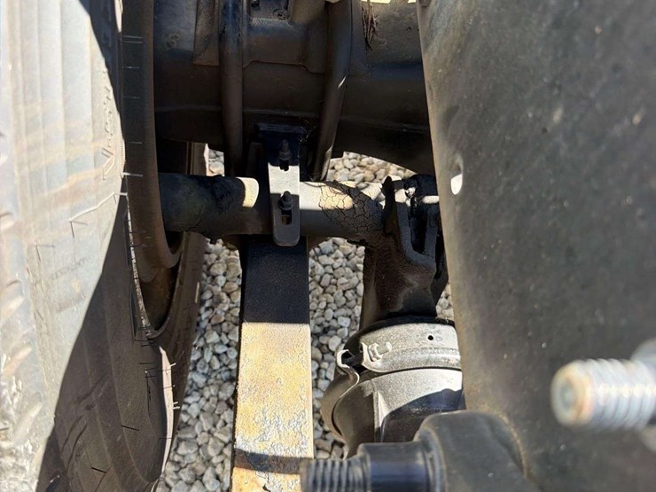 2016-freightliner-m2-112-t/a-day-cab-truck-tractor-image-29