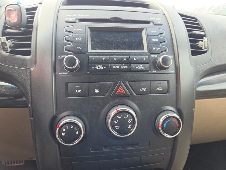 2011-kia-sorento-image-41