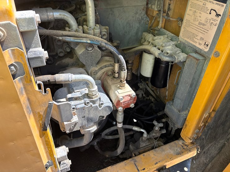 2012-deere-470g-lc-image-74
