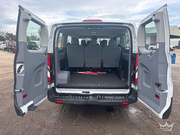 2019-ford-transit-image-18