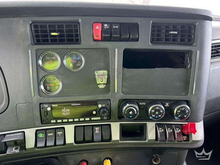 2022-kenworth-t880-image-29