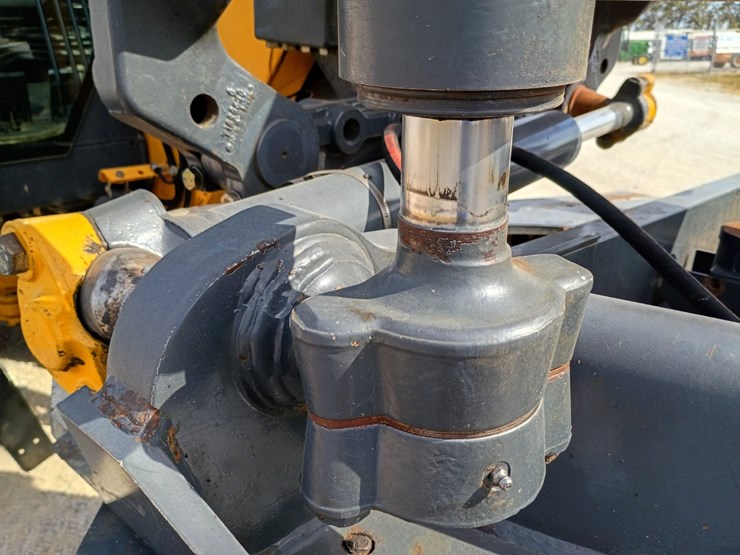 2008-deere-670d-image-38