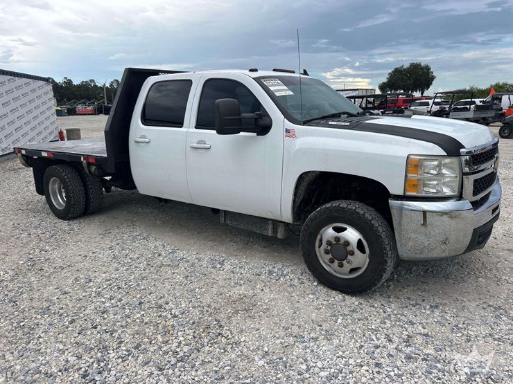 2012-chevrolet-silverado-3500-image-2