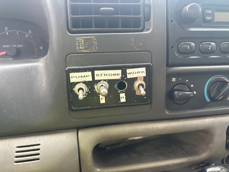 2001-ford-f350-image-38