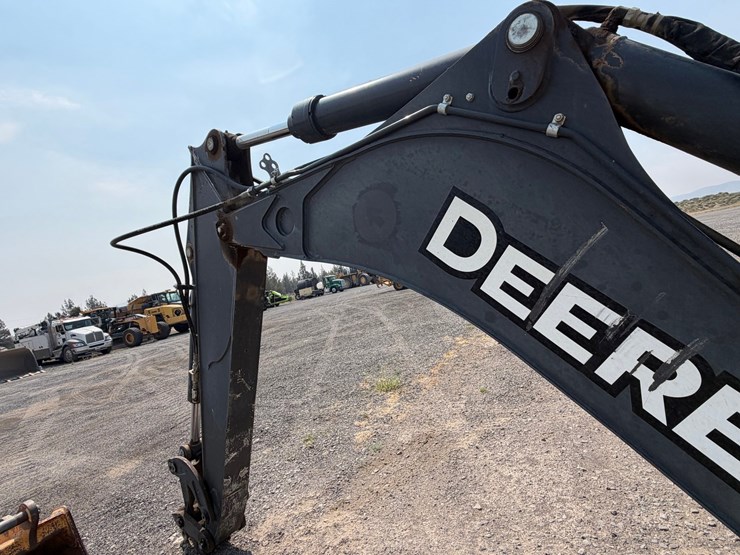 2016-deere-410l-image-38