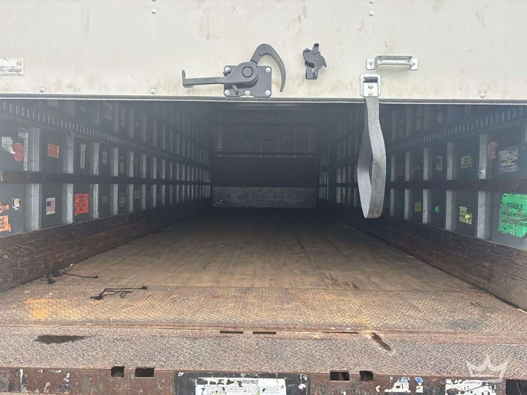 2012-freightliner-m2-106-image-8