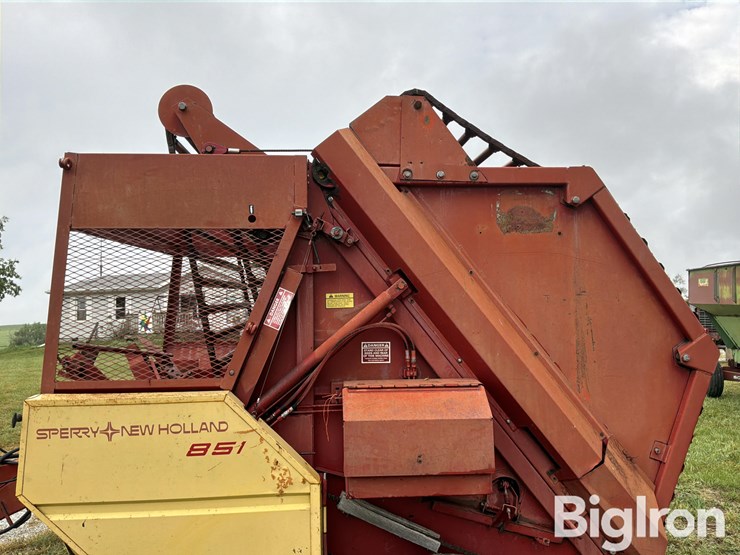 new-holland-851-image-9